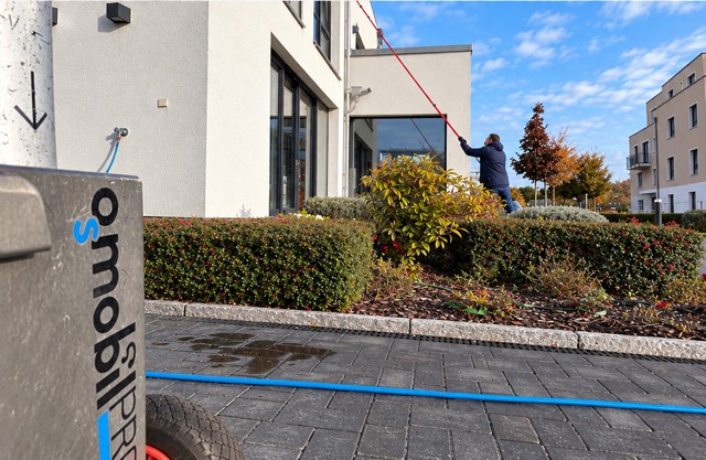 Mobile Reinwasseranlage im Einsatz vor einem Objekt